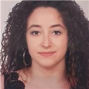 Laureata in Lingue impartisce lezioni di Francese